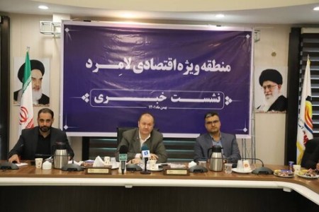 امضای ۳ قرارداد سرمایه گذاری در حوزه های فولاد و پتروشیمی در لامرد