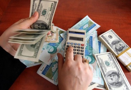 ریزش قیمت دلار در بازار / روند افزایش نرخ‌ ها متوقف شد؟